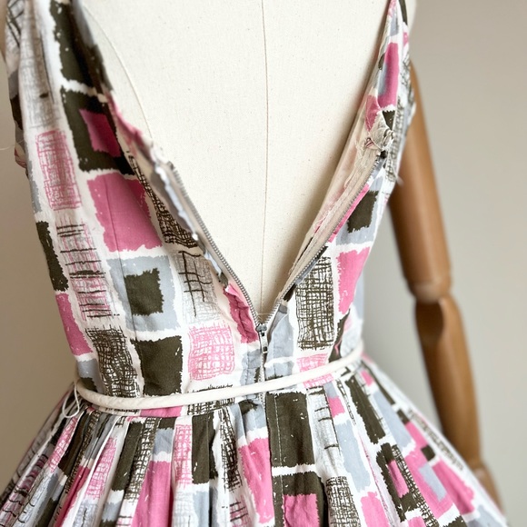 Vintage 1950s 50s Geometric Pattern Pink Dress / MEDIUM - Picture 6 of 7